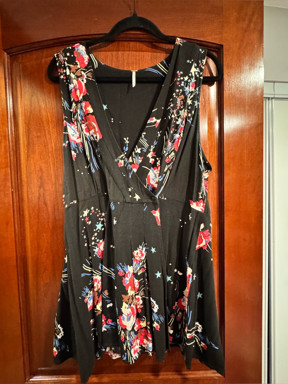 Free People Black Floral V-Neck Sleeveless Women’s Wrap Style Tunic Top